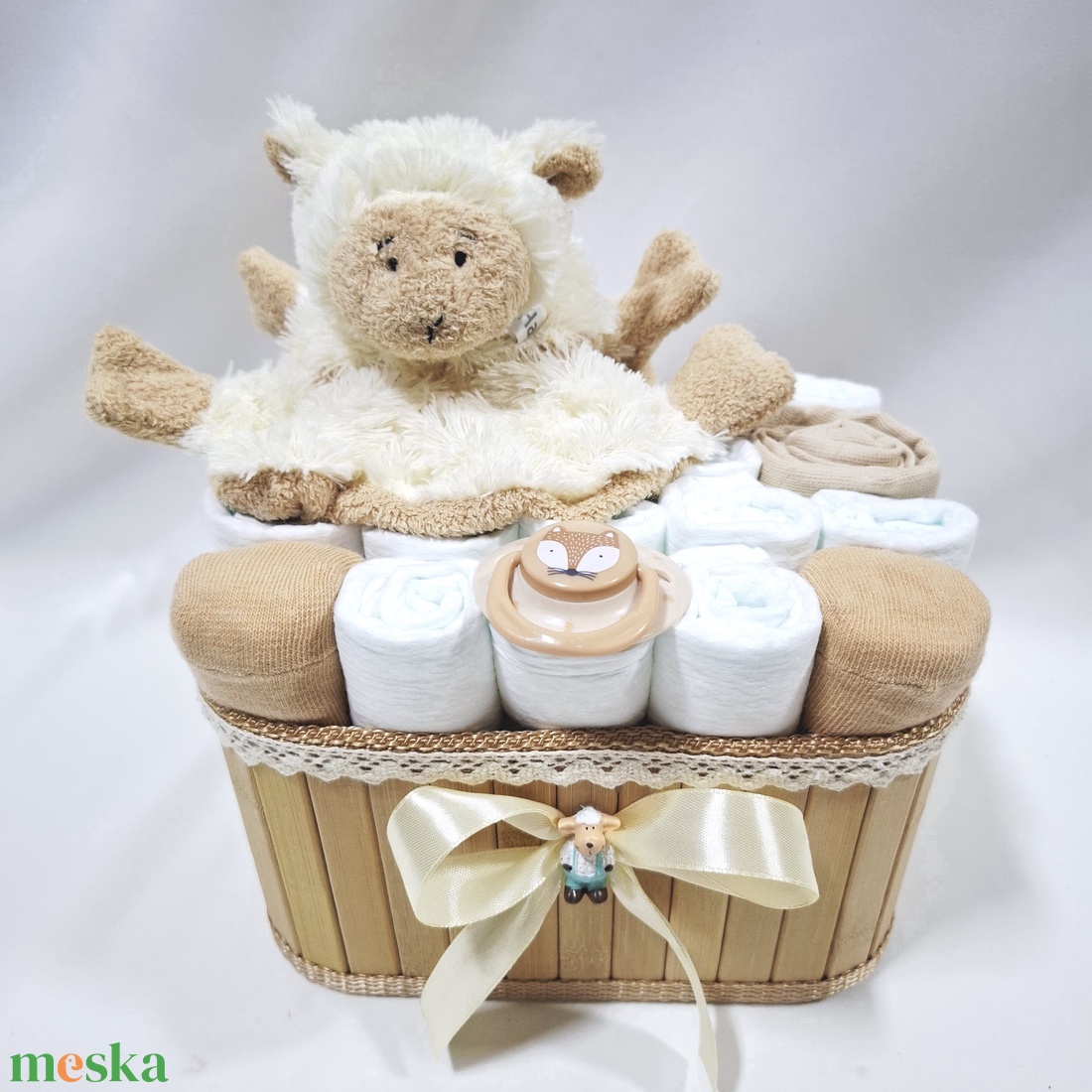 Bárány baba box, pelenkatorta  4-8 kg pelenka doboz, babaváró csomag, kelengye - játék & sport - babalátogató ajándékcsomag - Meska.hu