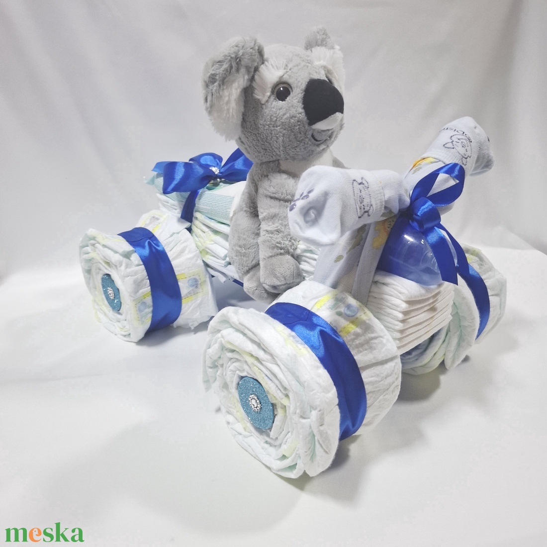 Panda maci Quad  autó pelenkatorta, 4-8 kg pelenkatorony, babaváró csomag, kelengye - játék & sport - babalátogató ajándékcsomag - Meska.hu
