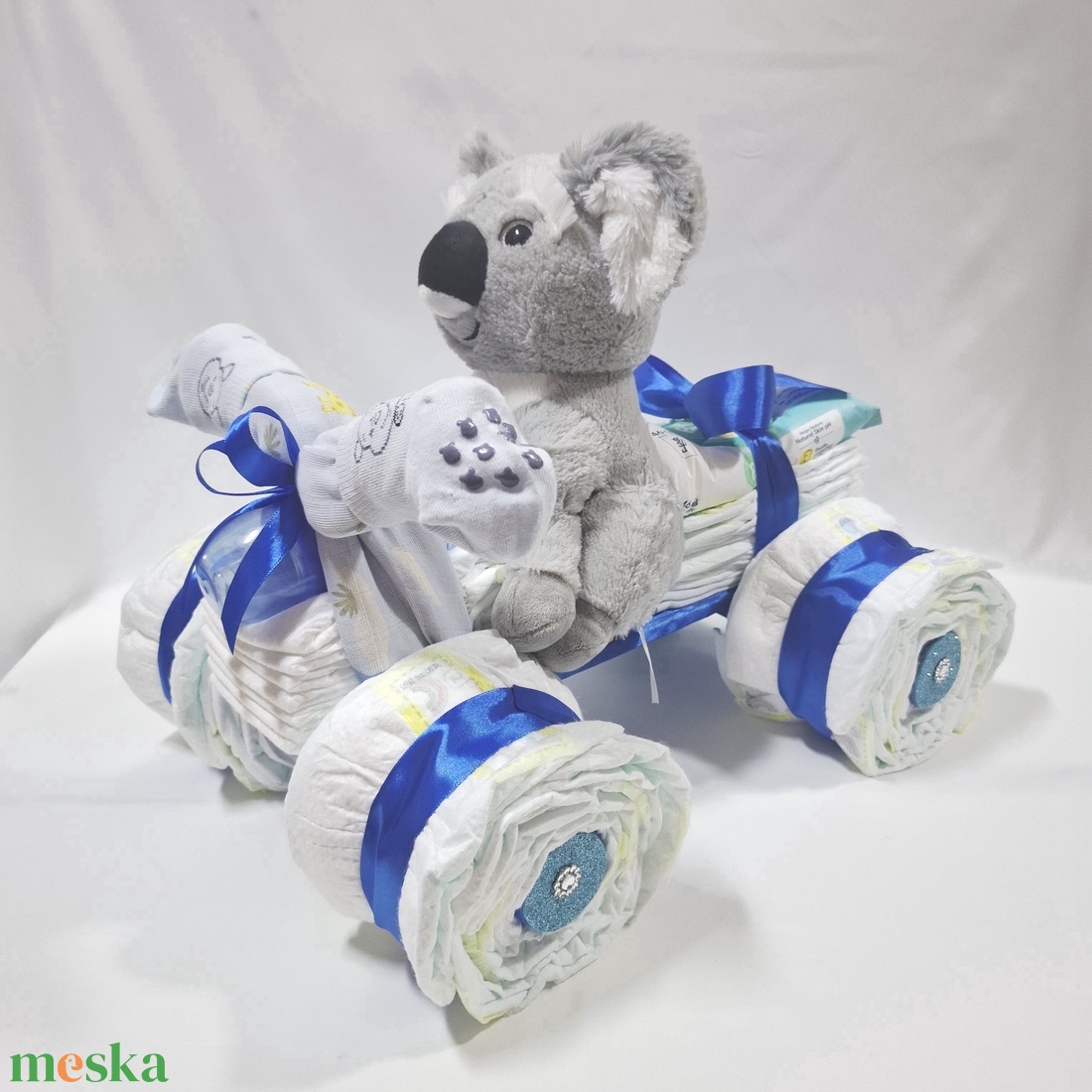 Panda maci Quad  autó pelenkatorta, 4-8 kg pelenkatorony, babaváró csomag, kelengye - játék & sport - babalátogató ajándékcsomag - Meska.hu