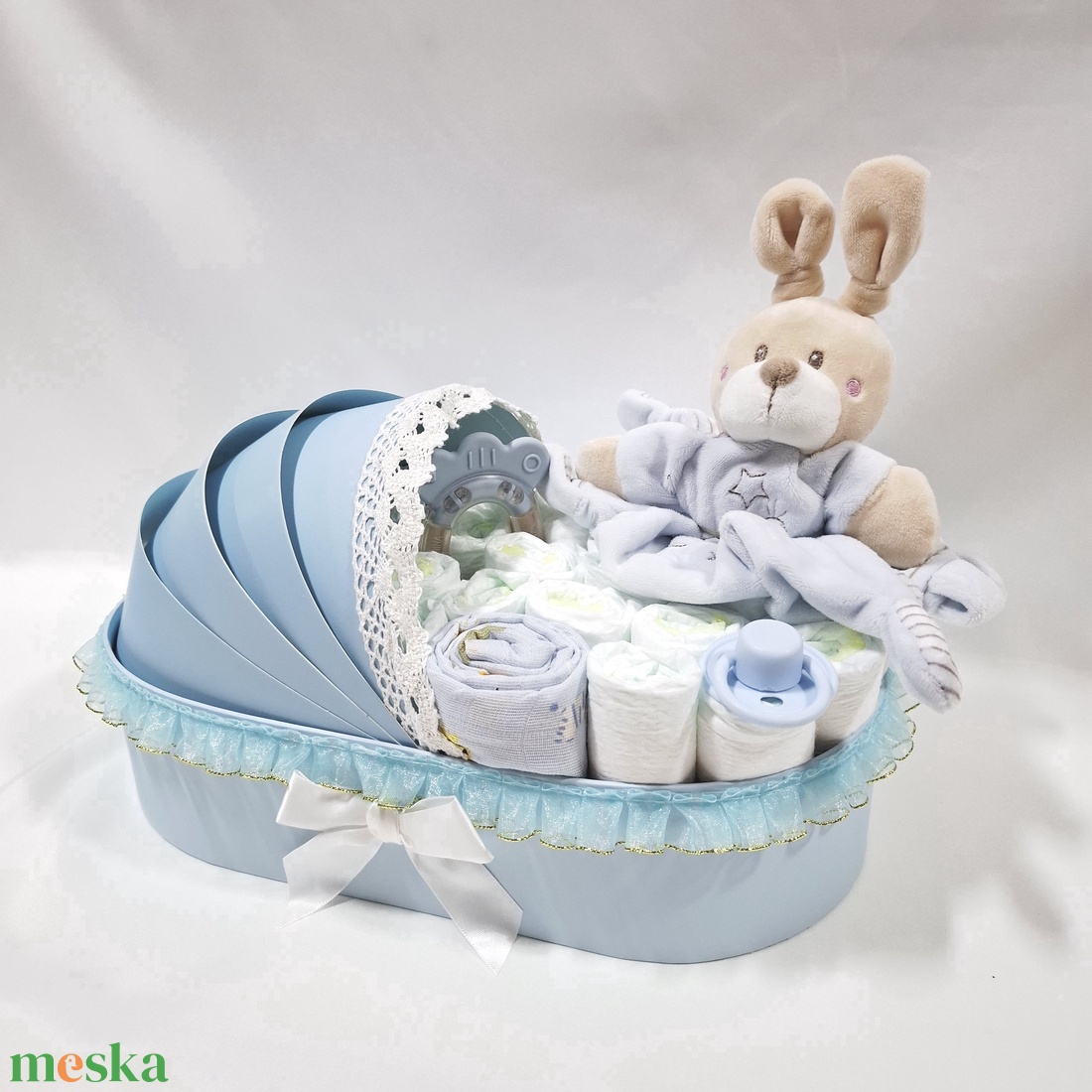 Nyuszi bölcső pelenkatorta 2-5 kg, pelenkatorony, babaváró csomag, kelengye - játék & sport - babalátogató ajándékcsomag - Meska.hu Nyuszi bölcső pelenkatorta 2-5 kg, pelenkatorony, babaváró csomag, kelengye - játék & sport - babalátogató ajándékcsomag - Meska.hu