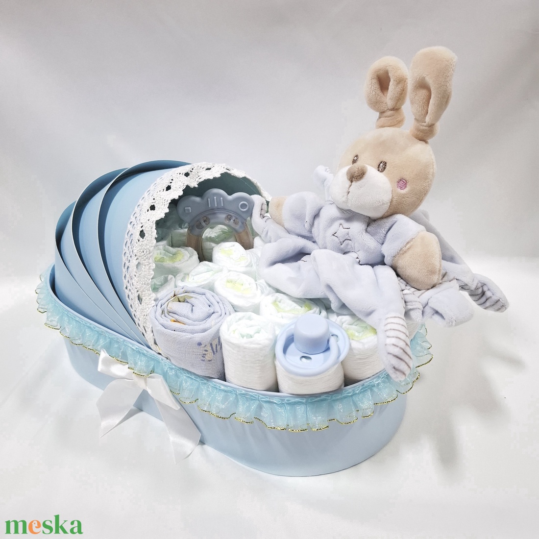Nyuszi bölcső pelenkatorta 2-5 kg, pelenkatorony, babaváró csomag, kelengye - játék & sport - babalátogató ajándékcsomag - Meska.hu Nyuszi bölcső pelenkatorta 2-5 kg, pelenkatorony, babaváró csomag, kelengye - játék & sport - babalátogató ajándékcsomag - Meska.hu