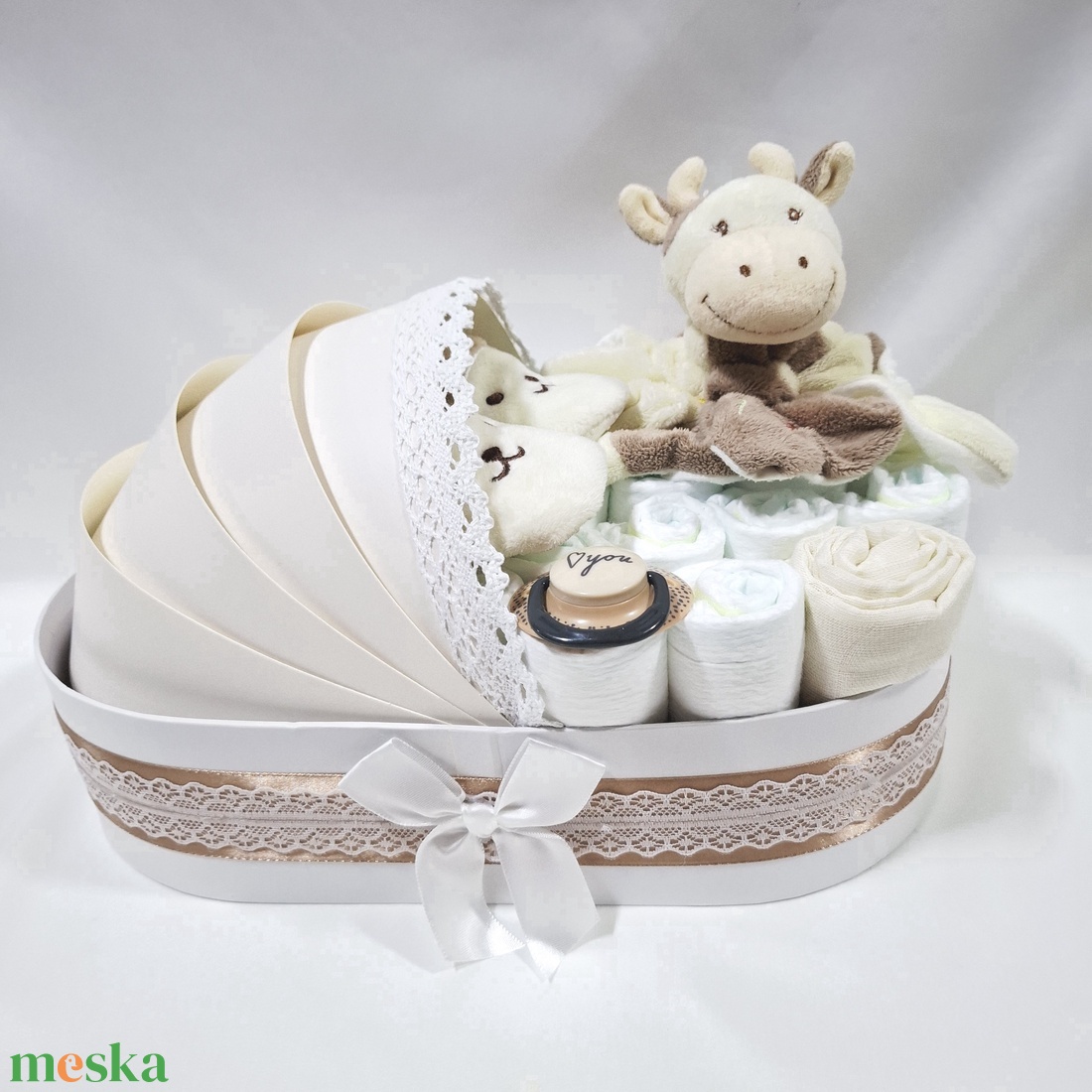 Kis boci bölcső pelenkatorta 4-8 kg, pelenkatorony, babaváró csomag, kelengye - játék & sport - babalátogató ajándékcsomag - Meska.hu
