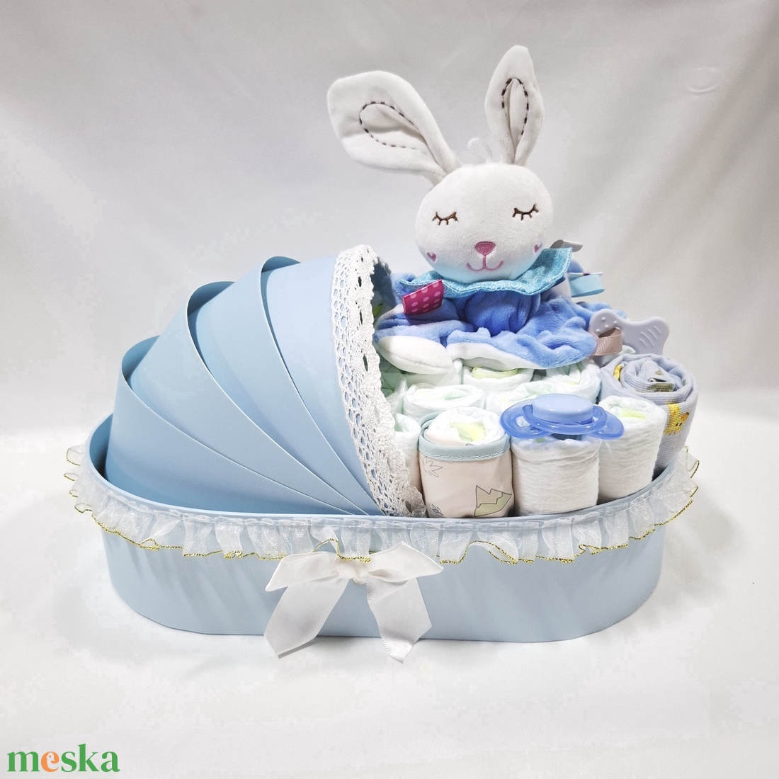 Nyuszi bölcső pelenkatorta 2-5 kg, pelenkatorony, babaváró csomag, kelengye - játék & sport - babalátogató ajándékcsomag - Meska.hu Nyuszi bölcső pelenkatorta 2-5 kg, pelenkatorony, babaváró csomag, kelengye - játék & sport - babalátogató ajándékcsomag - Meska.hu