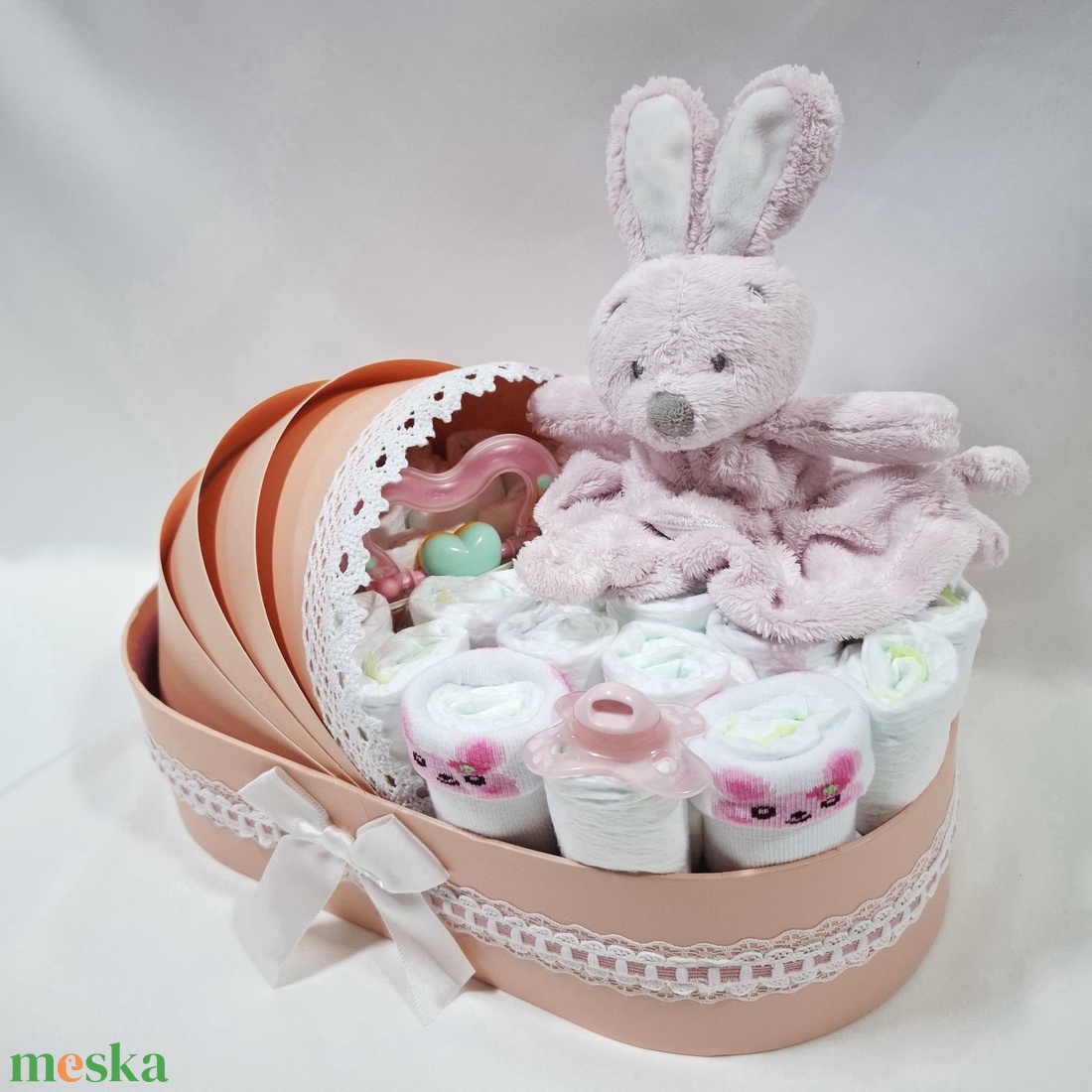 Nyuszi bölcső pelenkatorta 2-5 kg, pelenkatorony, babaváró csomag, kelengye - játék & sport - babalátogató ajándékcsomag - Meska.hu Nyuszi bölcső pelenkatorta 2-5 kg, pelenkatorony, babaváró csomag, kelengye - játék & sport - babalátogató ajándékcsomag - Meska.hu