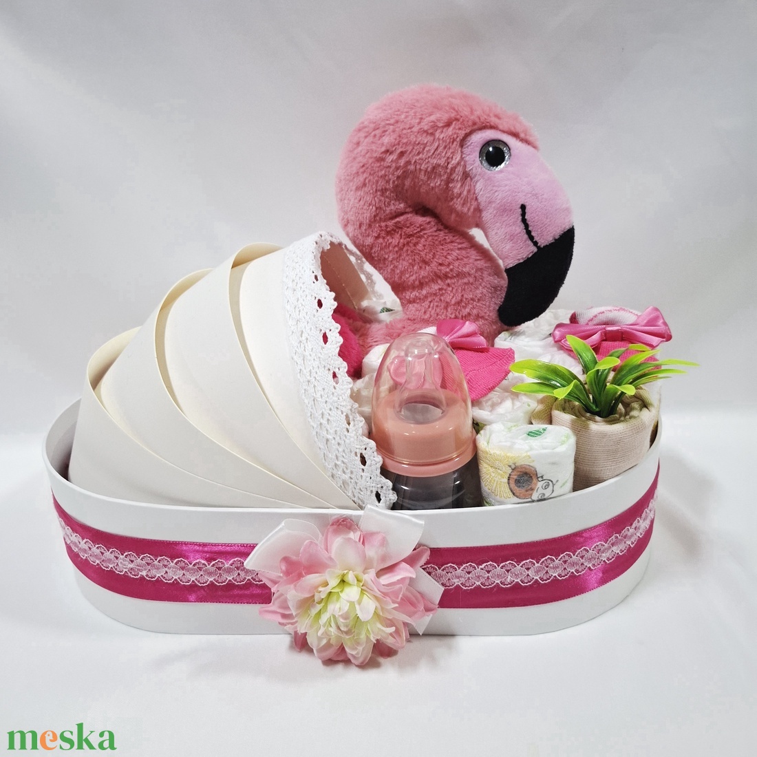 Flamingó bölcső pelenkatorta 2-5 kg, pelenkatorony, babaváró csomag, kelengye - játék & sport - babalátogató ajándékcsomag - Meska.hu Flamingó bölcső pelenkatorta 2-5 kg, pelenkatorony, babaváró csomag, kelengye - játék & sport - babalátogató ajándékcsomag - Meska.hu