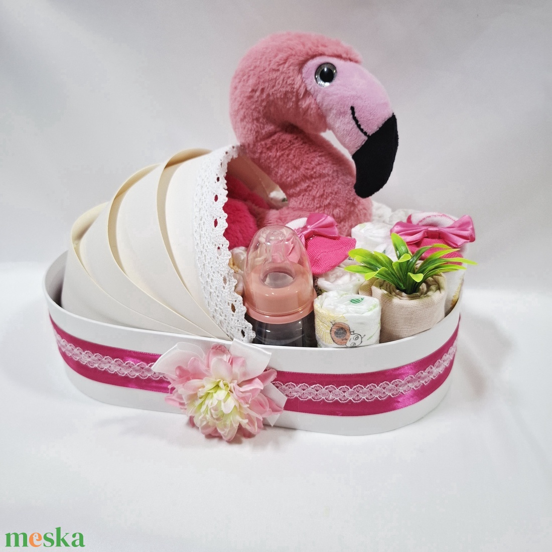 Flamingó bölcső pelenkatorta 2-5 kg, pelenkatorony, babaváró csomag, kelengye - játék & sport - babalátogató ajándékcsomag - Meska.hu Flamingó bölcső pelenkatorta 2-5 kg, pelenkatorony, babaváró csomag, kelengye - játék & sport - babalátogató ajándékcsomag - Meska.hu