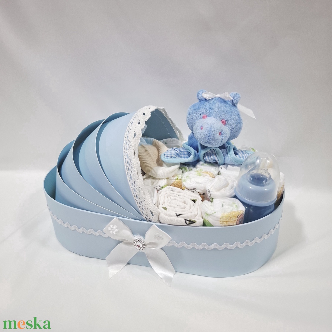 Maci bölcső pelenkatorta 2-5 kg, pelenkatorony, babaváró csomag - játék & sport - babalátogató ajándékcsomag - Meska.hu Maci bölcső pelenkatorta 2-5 kg, pelenkatorony, babaváró csomag - játék & sport - babalátogató ajándékcsomag - Meska.hu