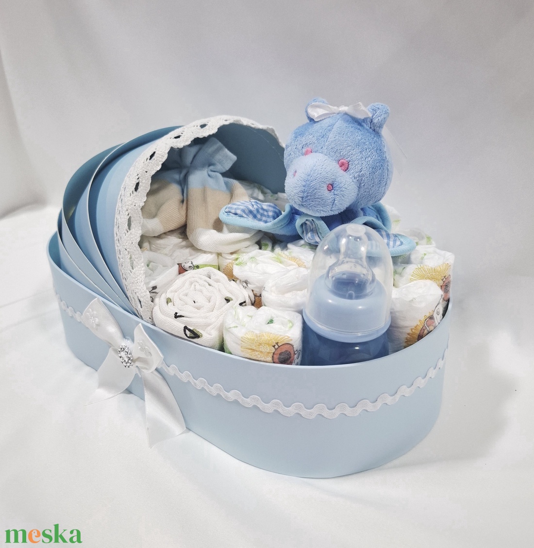 Maci bölcső pelenkatorta 2-5 kg, pelenkatorony, babaváró csomag - játék & sport - babalátogató ajándékcsomag - Meska.hu Maci bölcső pelenkatorta 2-5 kg, pelenkatorony, babaváró csomag - játék & sport - babalátogató ajándékcsomag - Meska.hu