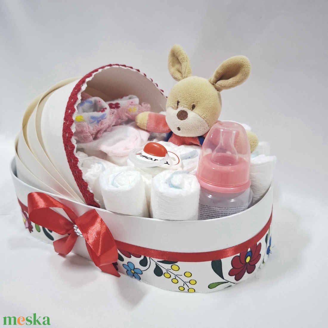 Nyuszi magyaros bölcső pelenkatorta 2-5 kg, pelenkatorony, babaváró csomag - játék & sport - babalátogató ajándékcsomag - Meska.hu Nyuszi magyaros bölcső pelenkatorta 2-5 kg, pelenkatorony, babaváró csomag - játék & sport - babalátogató ajándékcsomag - Meska.hu