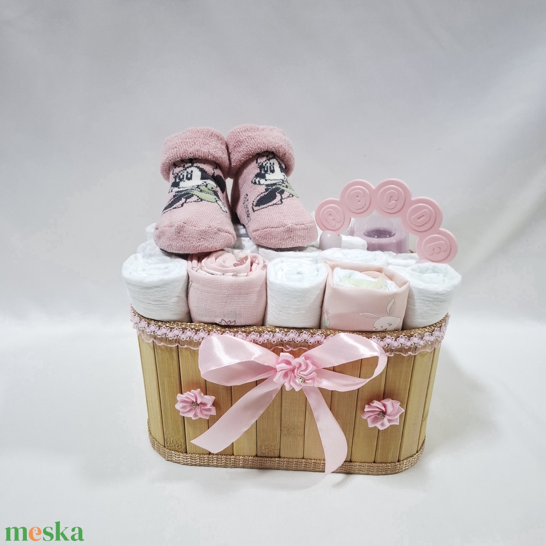 Tipegő Minnie baba box, pelenkatorta 4-8 kg pelenkatorony, babaváró csomag, kelengye - játék & sport - babalátogató ajándékcsomag - Meska.hu