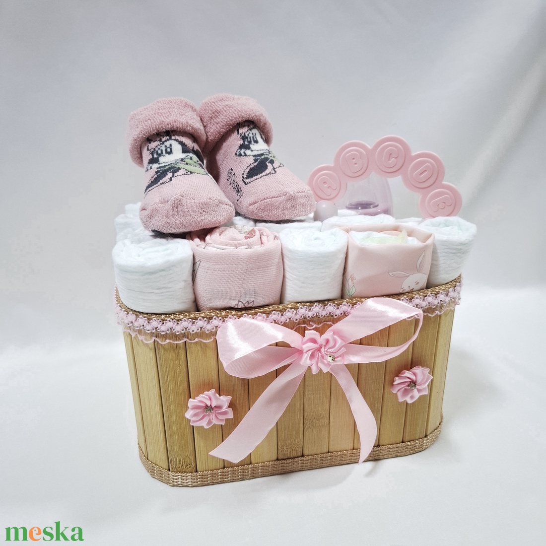 Tipegő Minnie baba box, pelenkatorta 4-8 kg pelenkatorony, babaváró csomag, kelengye - játék & sport - babalátogató ajándékcsomag - Meska.hu