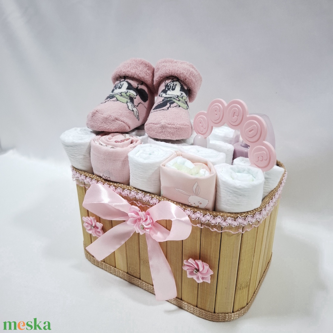 Tipegő Minnie baba box, pelenkatorta 4-8 kg pelenkatorony, babaváró csomag, kelengye - játék & sport - babalátogató ajándékcsomag - Meska.hu