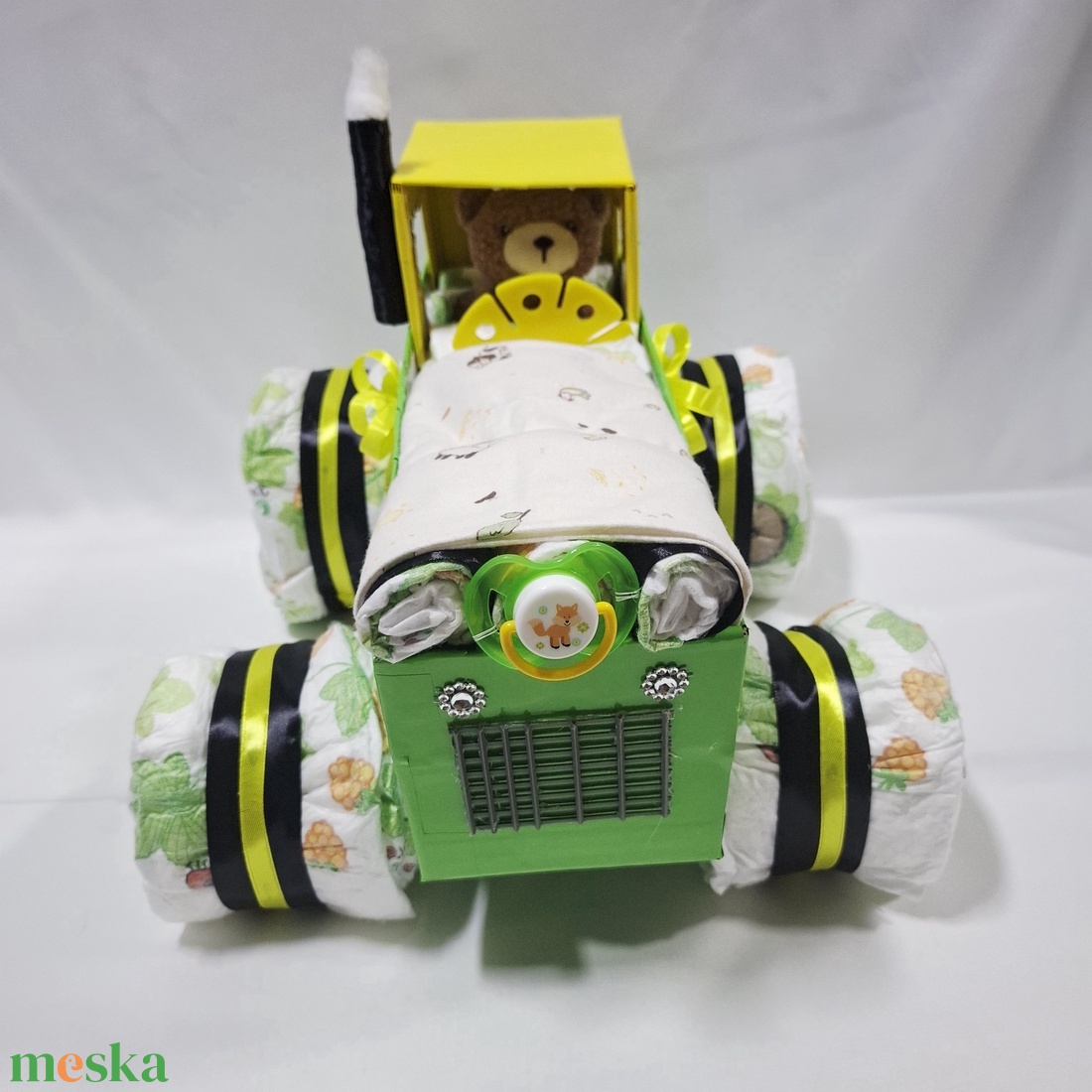 Traktor pelenkatorta, 3-6 kg pelenkatorony, babaváró csomag, kelengye - baba - mama - pelenkázó, babafürdető kellékek - pelenkatorta - Meska.hu