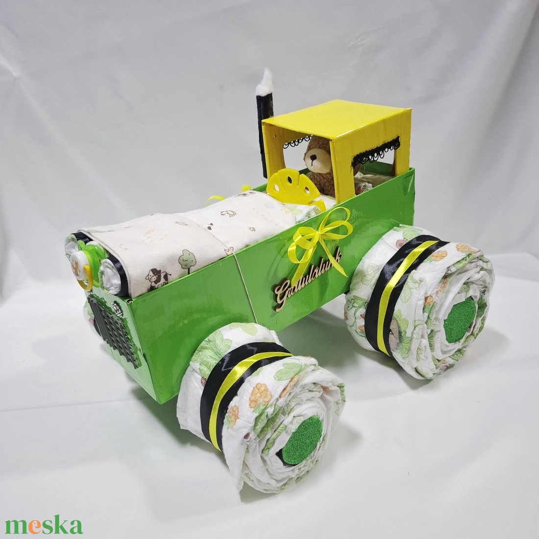 Traktor pelenkatorta, 3-6 kg pelenkatorony, babaváró csomag, kelengye - baba - mama - pelenkázó, babafürdető kellékek - pelenkatorta - Meska.hu