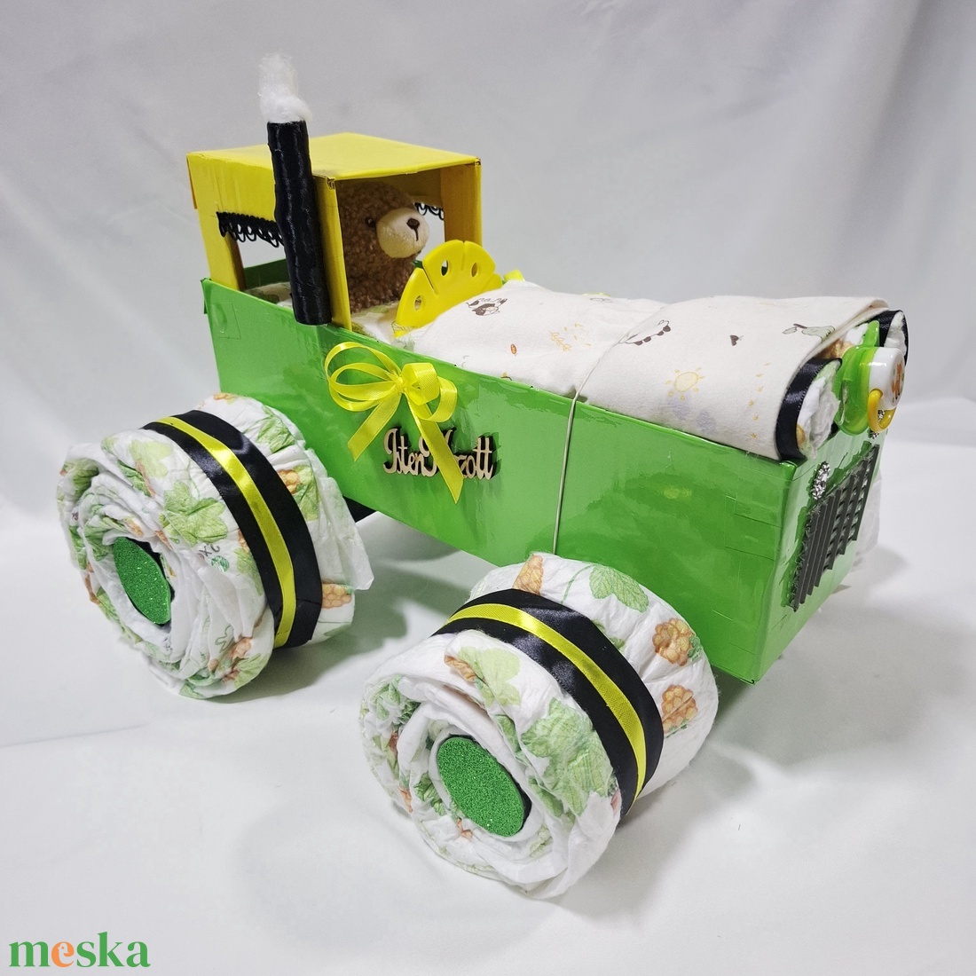 Traktor pelenkatorta, 3-6 kg pelenkatorony, babaváró csomag, kelengye - baba - mama - pelenkázó, babafürdető kellékek - pelenkatorta - Meska.hu