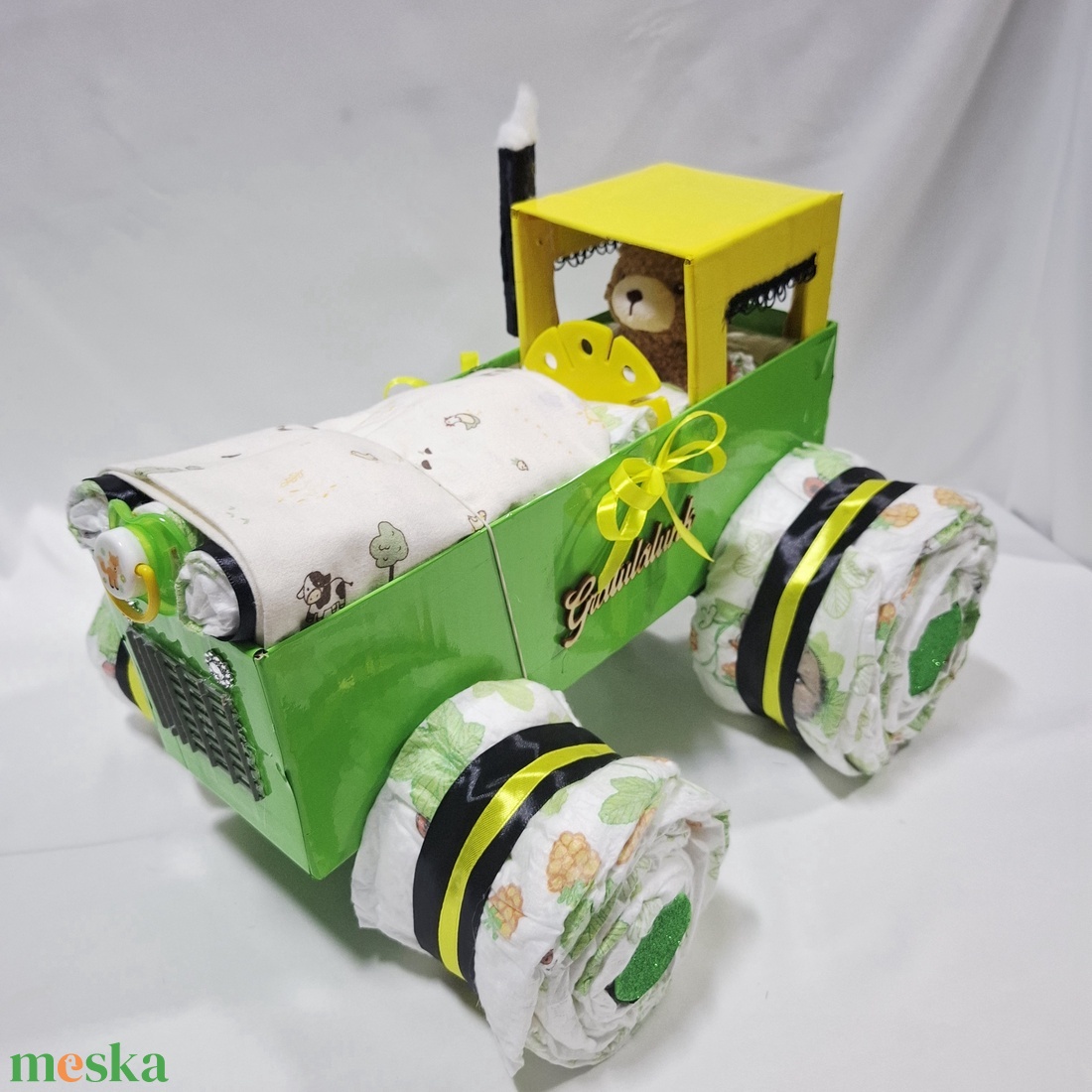 Traktor pelenkatorta, 3-6 kg pelenkatorony, babaváró csomag, kelengye - baba - mama - pelenkázó, babafürdető kellékek - pelenkatorta - Meska.hu