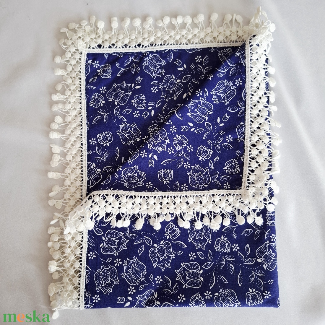 Kékfestő tulipános futó asztalterítő, 135x40 cm dekoráció - otthon & életmód - konyhafelszerelés, tálalás - tálalás - terítő - Meska.hu