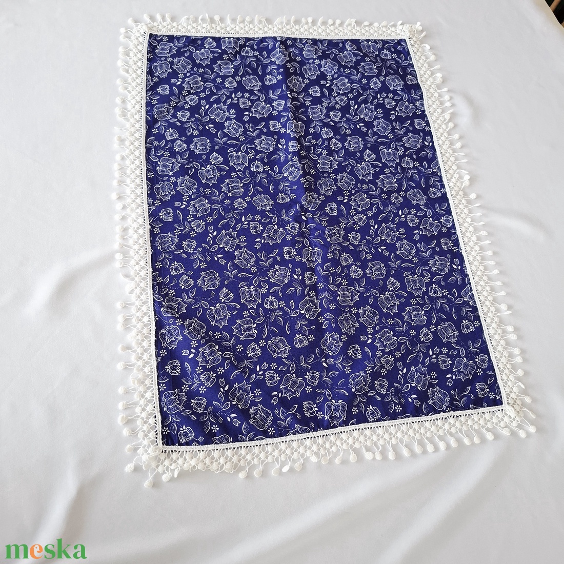 Kékfestő tulipános futó asztalterítő, 135x40 cm dekoráció - otthon & életmód - konyhafelszerelés, tálalás - tálalás - terítő - Meska.hu