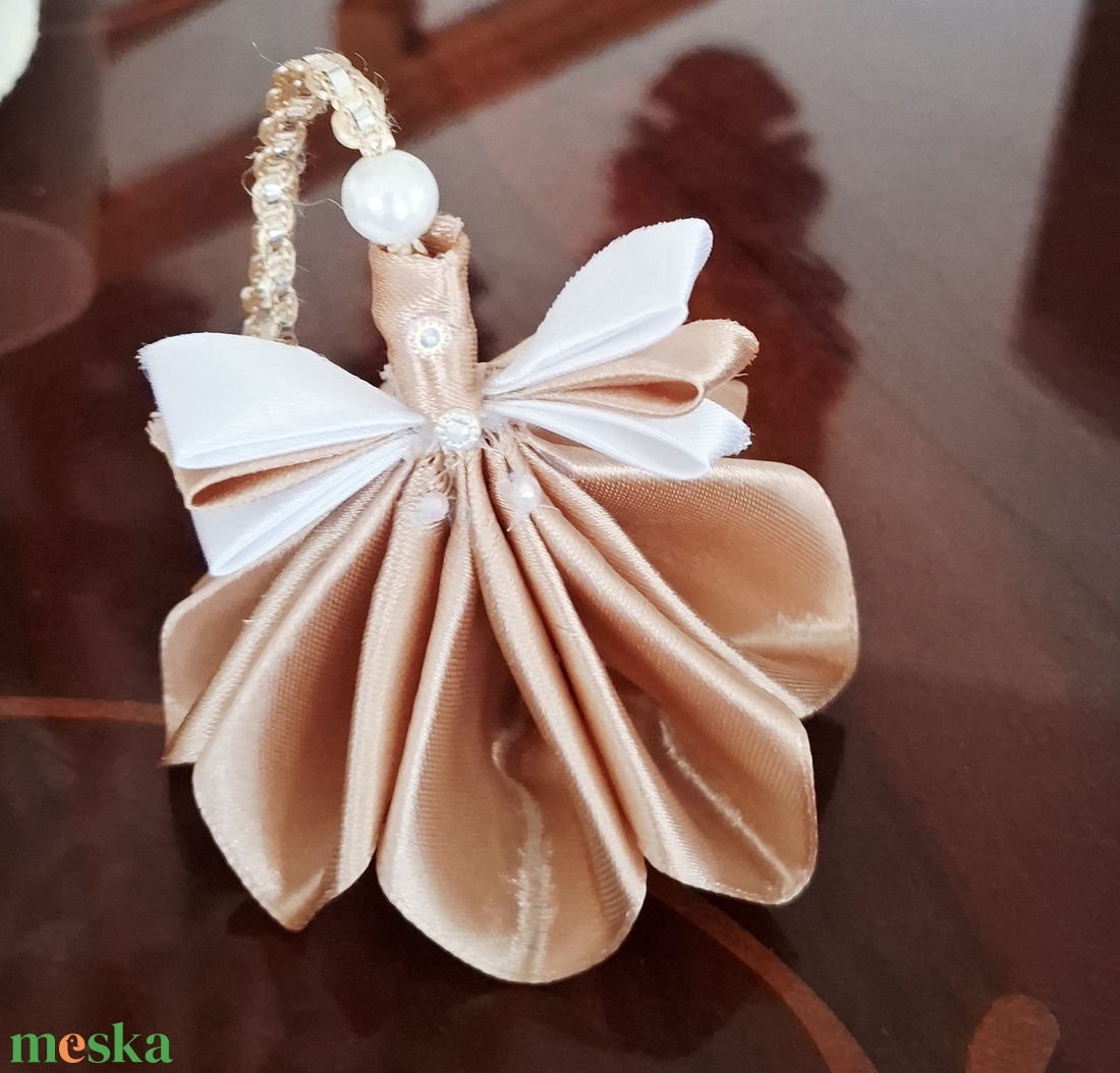 Angyalka szaténból, dekoráció, karácsonyfa dísz - karácsony - karácsonyi lakásdekoráció - karácsonyi lakásdíszek - Meska.hu