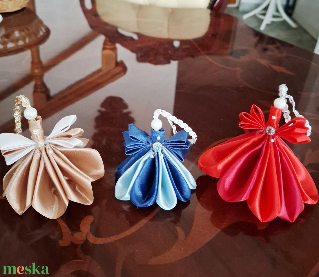 Angyalka szaténból, dekoráció, karácsonyfa dísz - karácsony - karácsonyi lakásdekoráció - karácsonyi lakásdíszek - Meska.hu