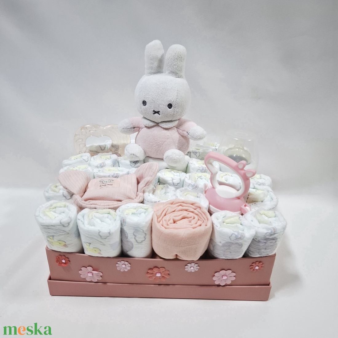  Nyuszi baba box, pelenkatorta 2-5 kg pelenkatorony, babaváró csomag, kelengye - baba - mama - pelenkázó, babafürdető kellékek - pelenkatorta - Meska.hu
