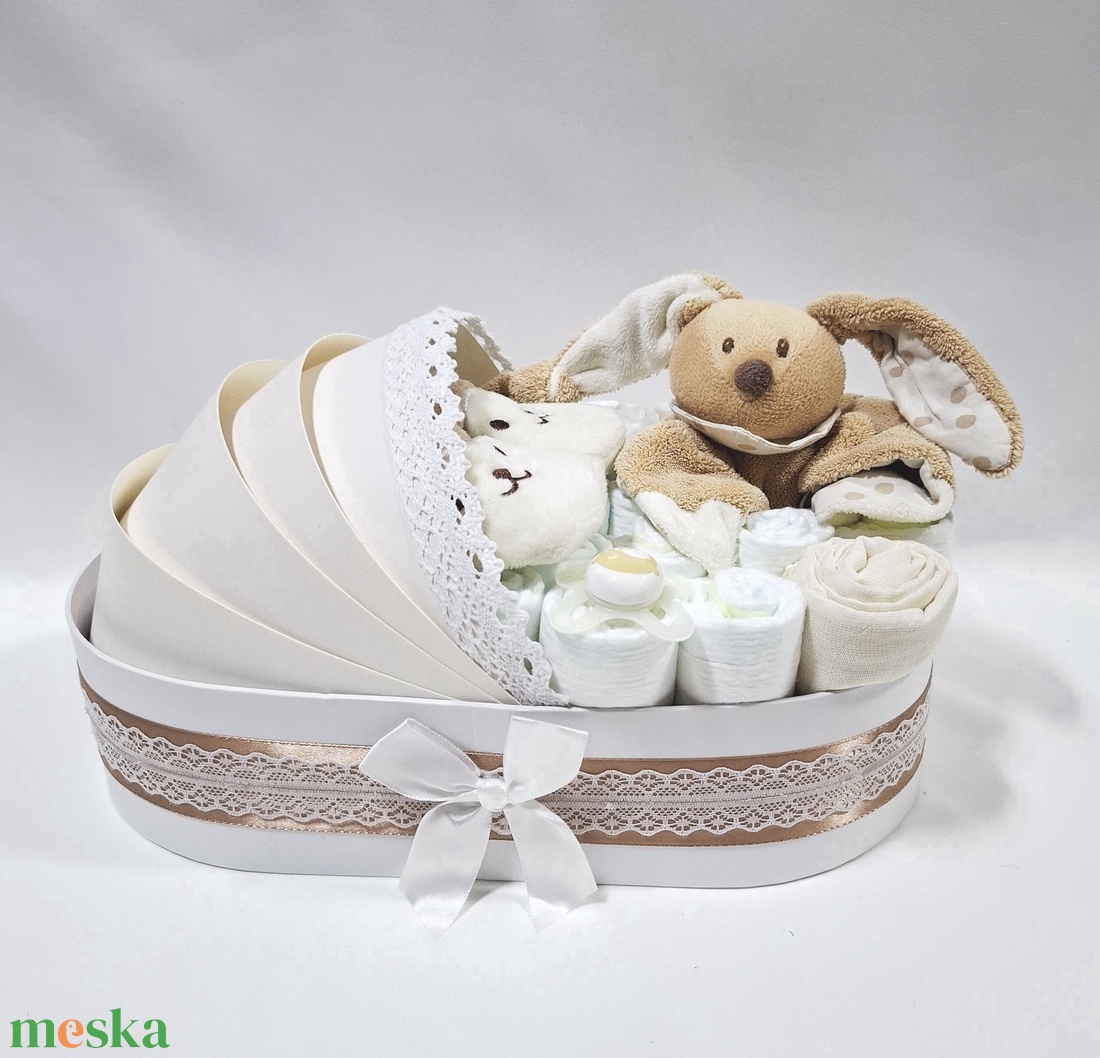 Kis nyuszi bölcső pelenkatorta 4-8 kg, pelenkatorony, babaváró csomag, kelengye - baba - mama - pelenkázó, babafürdető kellékek - pelenkatorta - Meska.hu