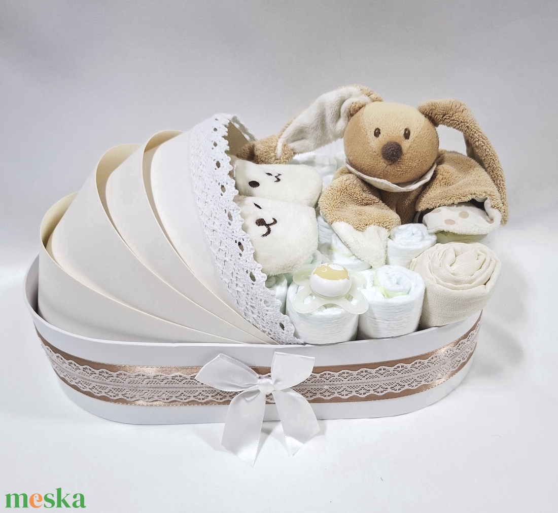 Kis nyuszi bölcső pelenkatorta 4-8 kg, pelenkatorony, babaváró csomag, kelengye - baba - mama - pelenkázó, babafürdető kellékek - pelenkatorta - Meska.hu