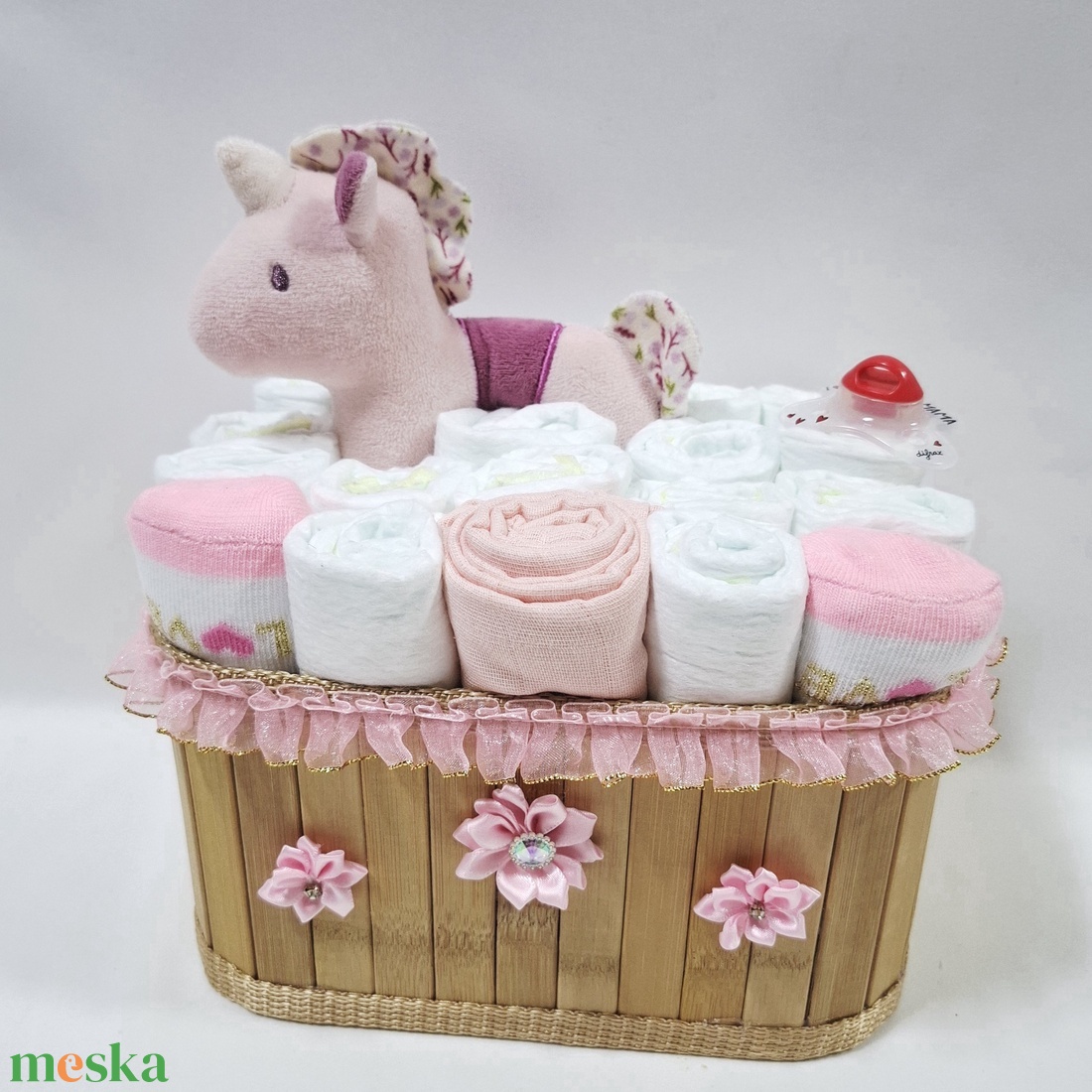 Egyszarvú pelenkatorony, pelenkatorta babaváró csomag 2-5 kg, kelengye - baba - mama - babalátogató ajándékcsomag - Meska.hu