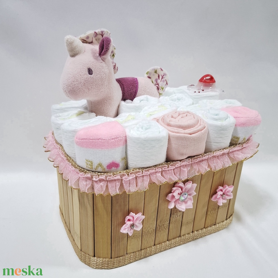 Egyszarvú pelenkatorony, pelenkatorta babaváró csomag 2-5 kg, kelengye - baba - mama - babalátogató ajándékcsomag - Meska.hu
