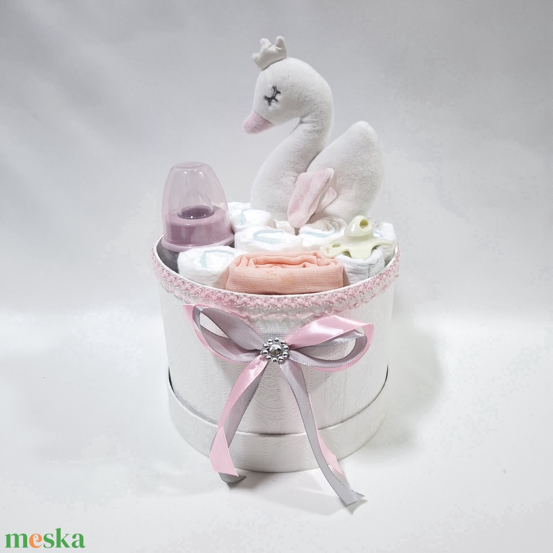 Hattyú baba box, pelenkatorta  2-5 kg pelenka doboz, babaváró csomag, kelengye - baba - mama - pelenkázó, babafürdető kellékek - pelenkatorta - Meska.hu