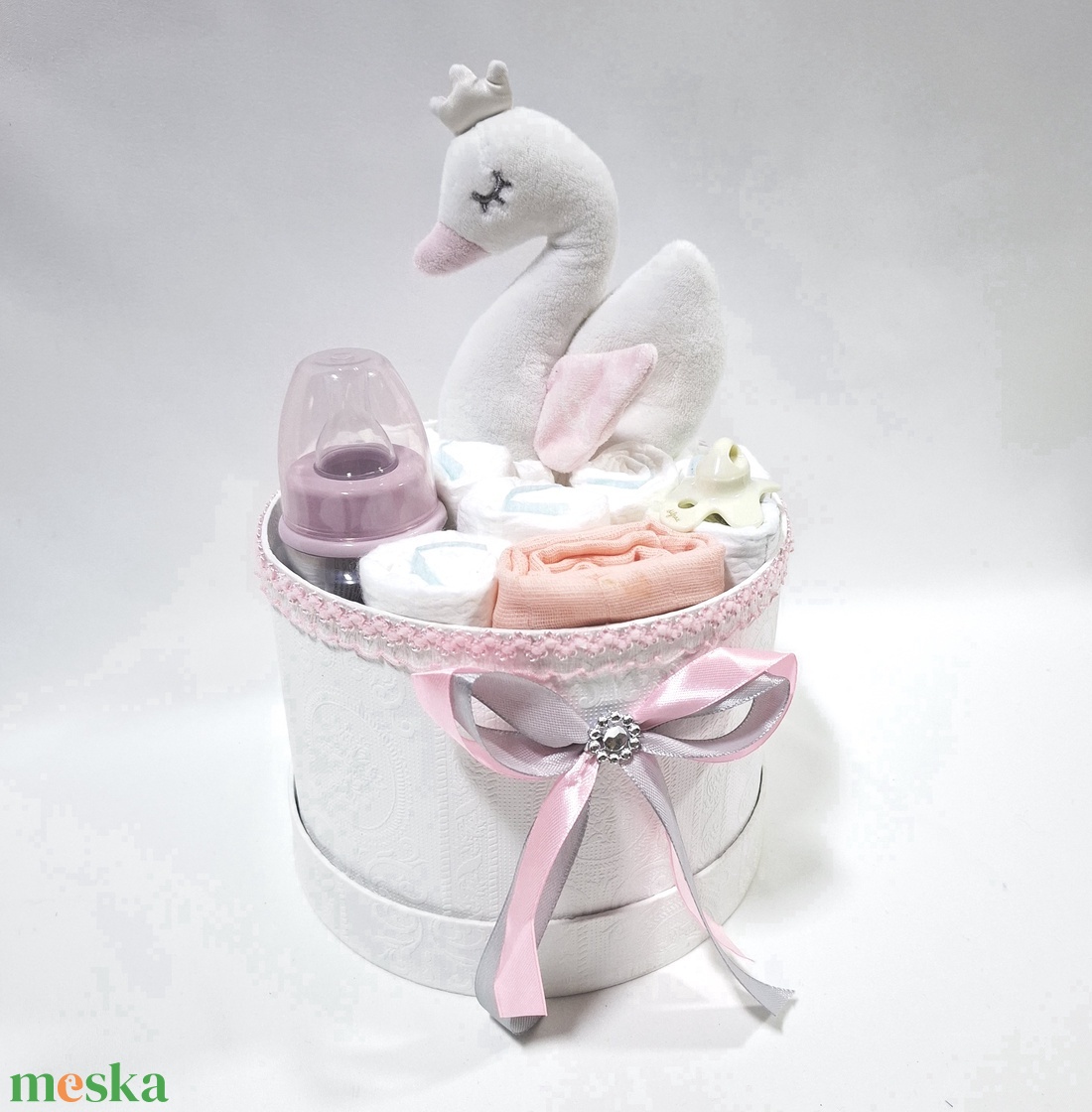 Hattyú baba box, pelenkatorta  2-5 kg pelenka doboz, babaváró csomag, kelengye - baba - mama - pelenkázó, babafürdető kellékek - pelenkatorta - Meska.hu