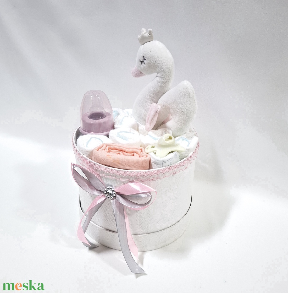 Hattyú baba box, pelenkatorta  2-5 kg pelenka doboz, babaváró csomag, kelengye - baba - mama - pelenkázó, babafürdető kellékek - pelenkatorta - Meska.hu