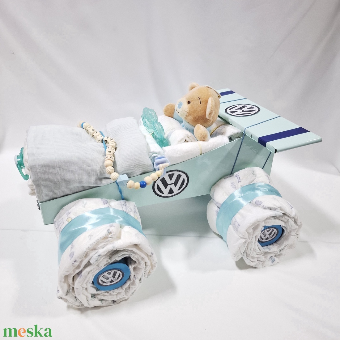 Volkswagen autó pelenkatorta, 2-5 kg pelenkatorony, babaváró csomag - baba - mama - pelenkázó, babafürdető kellékek - pelenkatorta - Meska.hu
