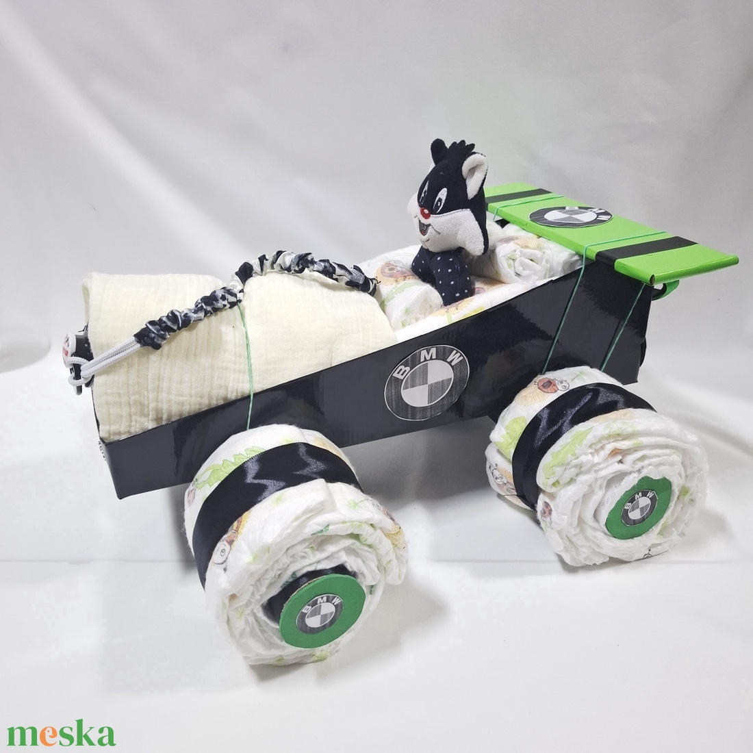 BMW autó pelenkatorta, 2-5 kg pelenkatorony, babaváró csomag - baba - mama - pelenkázó, babafürdető kellékek - pelenkatorta - Meska.hu