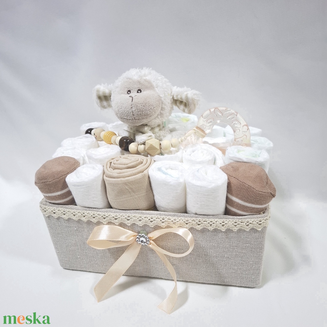 Bárány cumilánc rágcsával baba box, pelenkatorta 2-5 kg pelenkatorony, babaváró csomag, baba kelengye - baba - mama - pelenkázó, babafürdető kellékek - pelenkatorta - Meska.hu