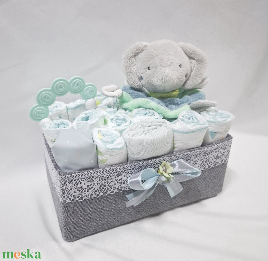Kis elefánt rágcsával baba box, pelenkatorta 6-10 kg pelenkatorony, babaváró csomag, baba kelengye - baba - mama - pelenkázó, babafürdető kellékek - pelenkatorta - Meska.hu