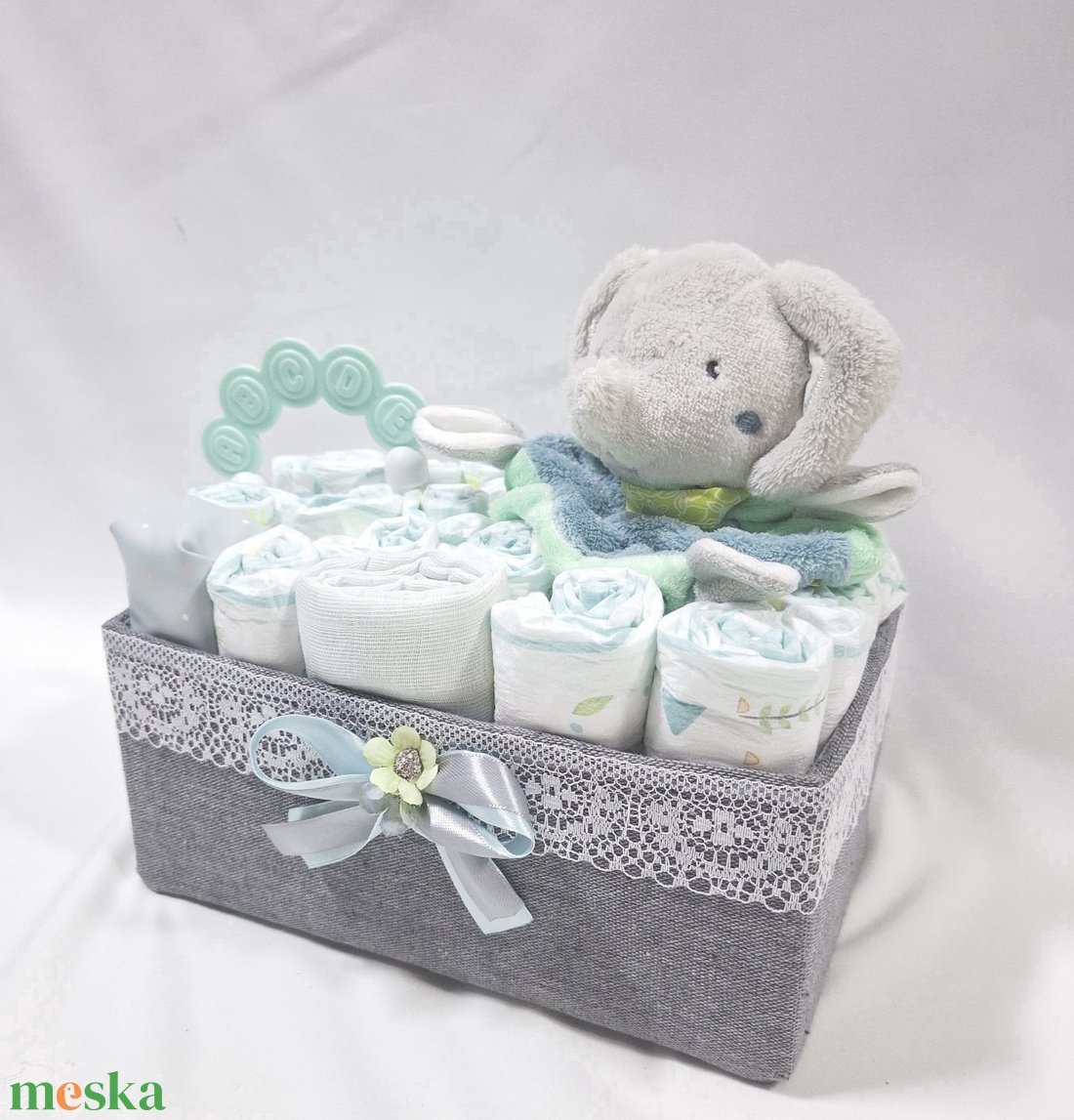 Kis elefánt rágcsával baba box, pelenkatorta 6-10 kg pelenkatorony, babaváró csomag, baba kelengye - baba - mama - pelenkázó, babafürdető kellékek - pelenkatorta - Meska.hu