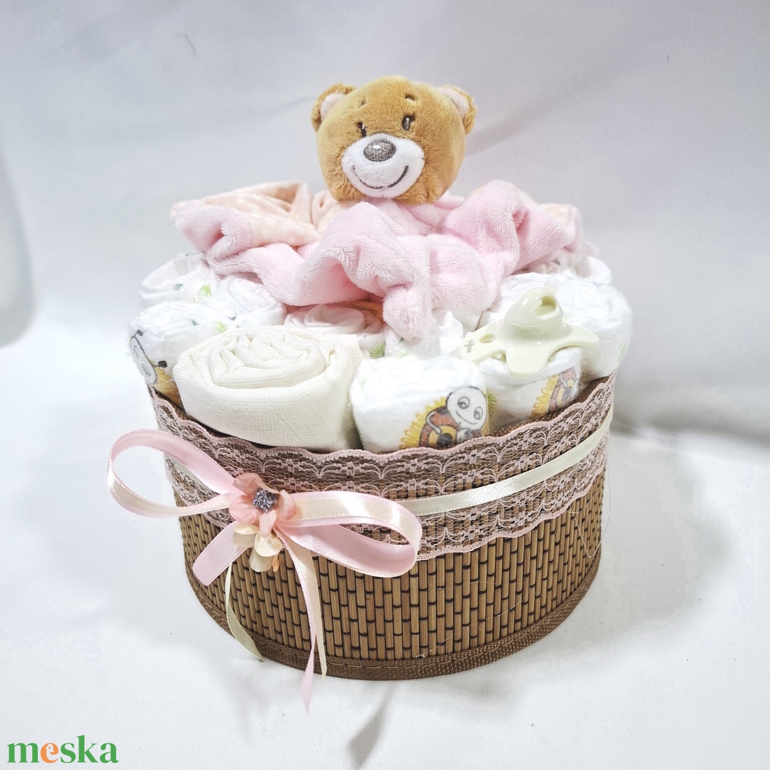 Maci baba box, pelenkatorta 2-5 kg pelenkatorony, babaváró csomag, kelengye - baba - mama - pelenkázó, babafürdető kellékek - pelenkatorta - Meska.hu