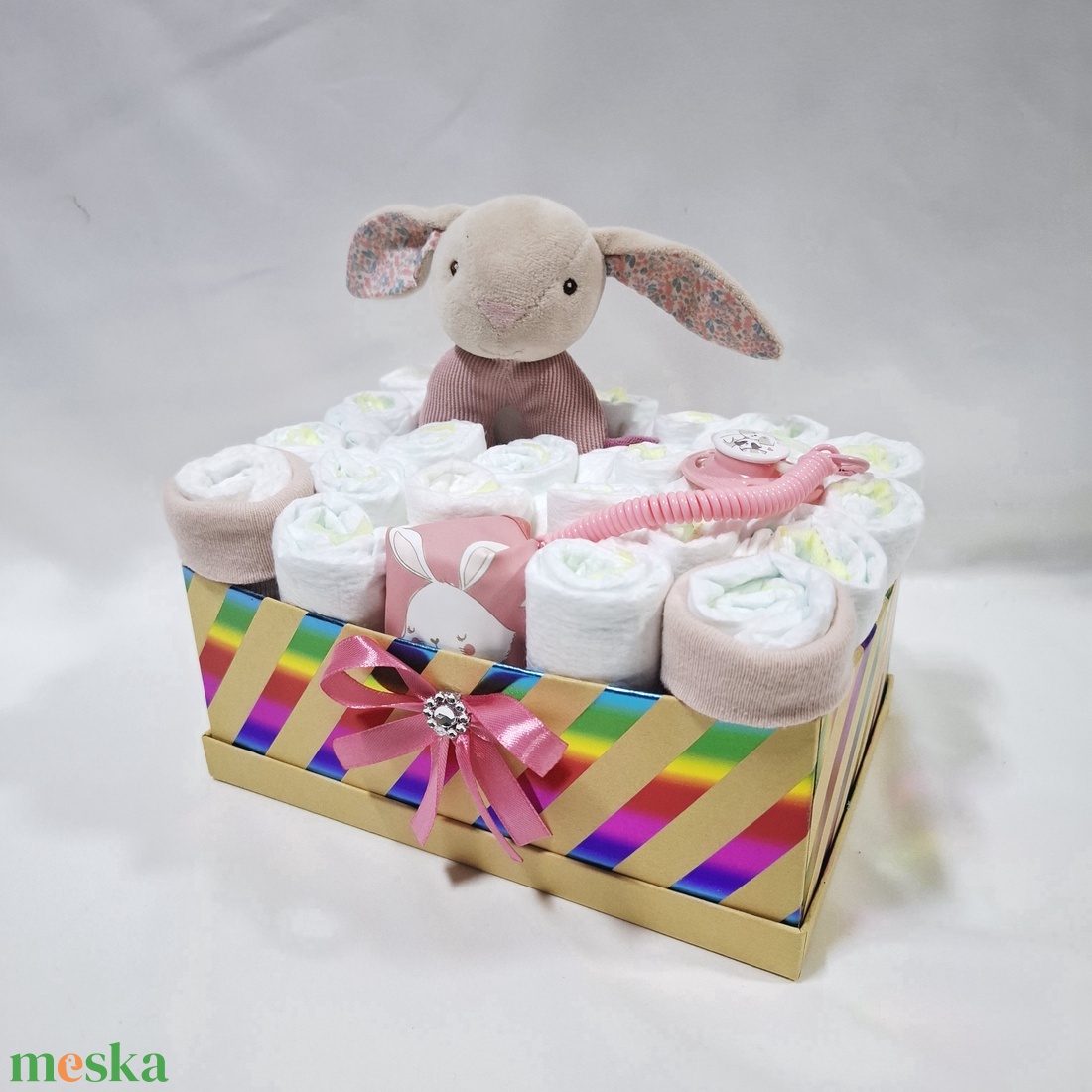 Nyuszika baba box, pelenkatorta 2-5 kg pelenkatorony, babaváró csomag, baba kelengye - baba - mama - pelenkázó, babafürdető kellékek - pelenkatorta - Meska.hu