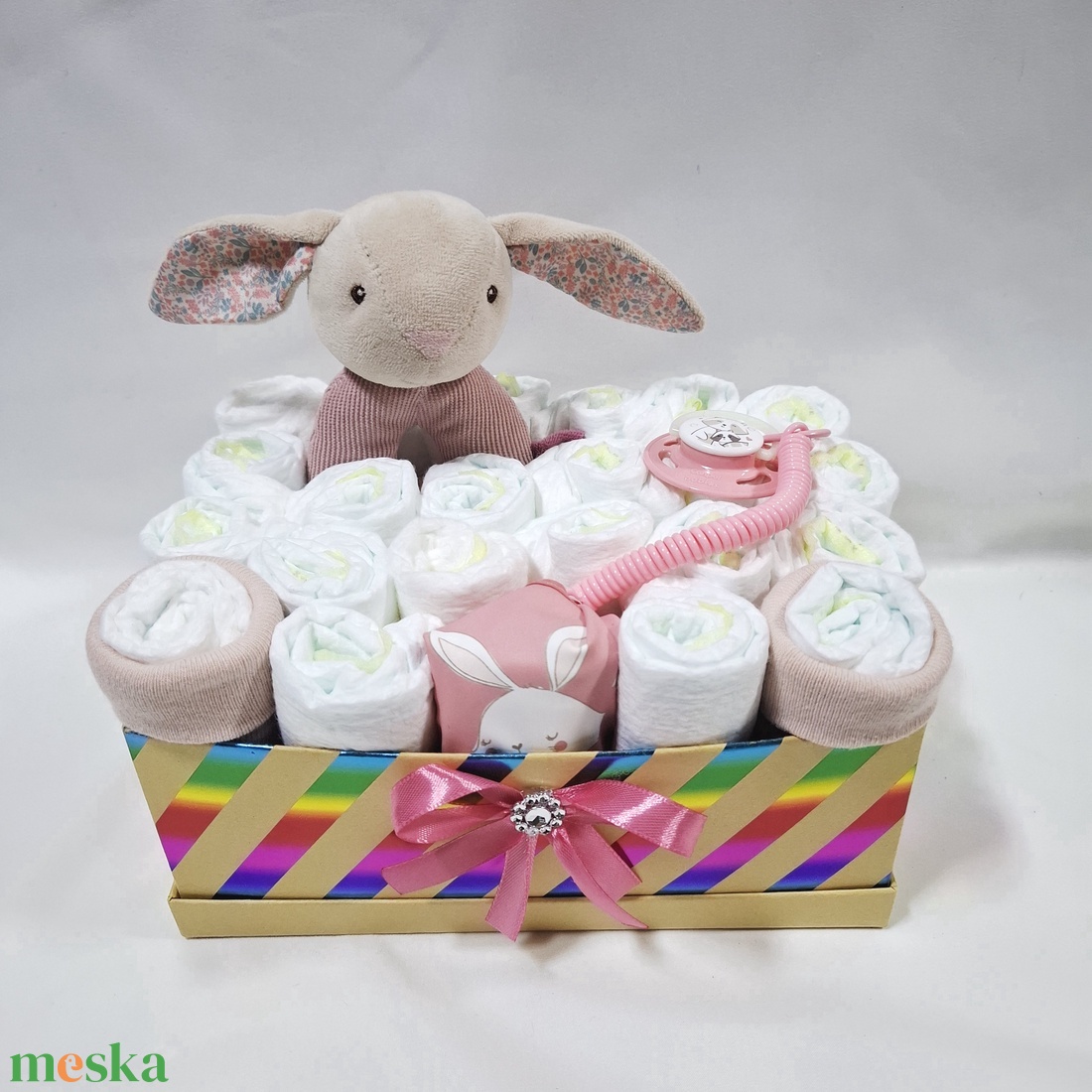 Nyuszika baba box, pelenkatorta 2-5 kg pelenkatorony, babaváró csomag, baba kelengye - baba - mama - pelenkázó, babafürdető kellékek - pelenkatorta - Meska.hu
