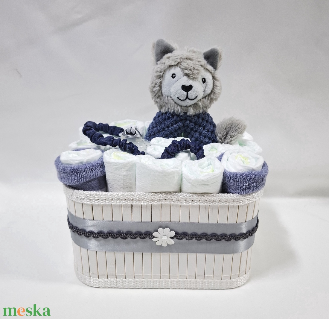 Kis farkas baba box, pelenkatorta 2-5 kg pelenkatorony, babaváró csomag, kelengye - baba - mama - pelenkázó, babafürdető kellékek - pelenkatorta - Meska.hu