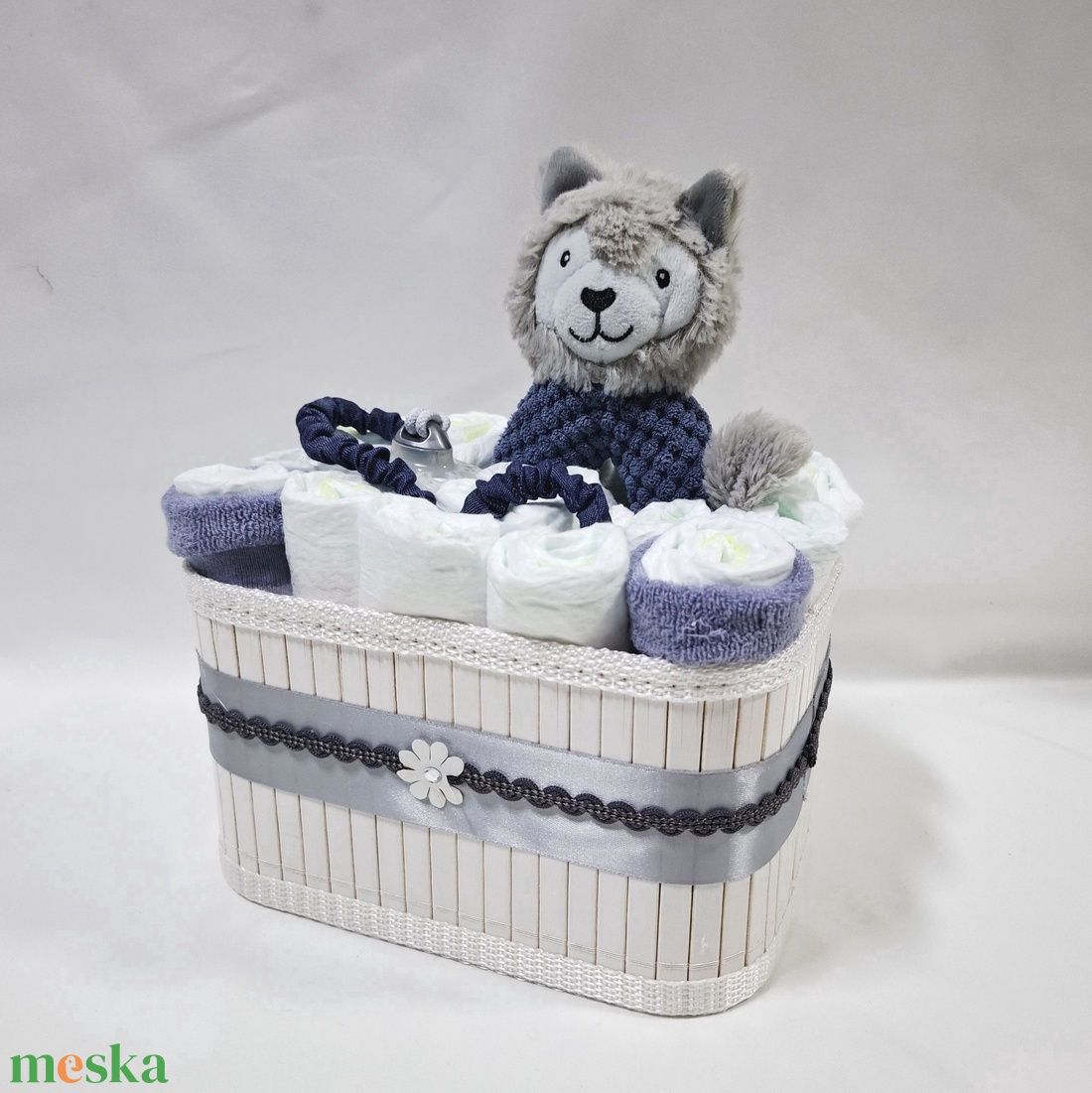 Kis farkas baba box, pelenkatorta 2-5 kg pelenkatorony, babaváró csomag, kelengye - baba - mama - pelenkázó, babafürdető kellékek - pelenkatorta - Meska.hu
