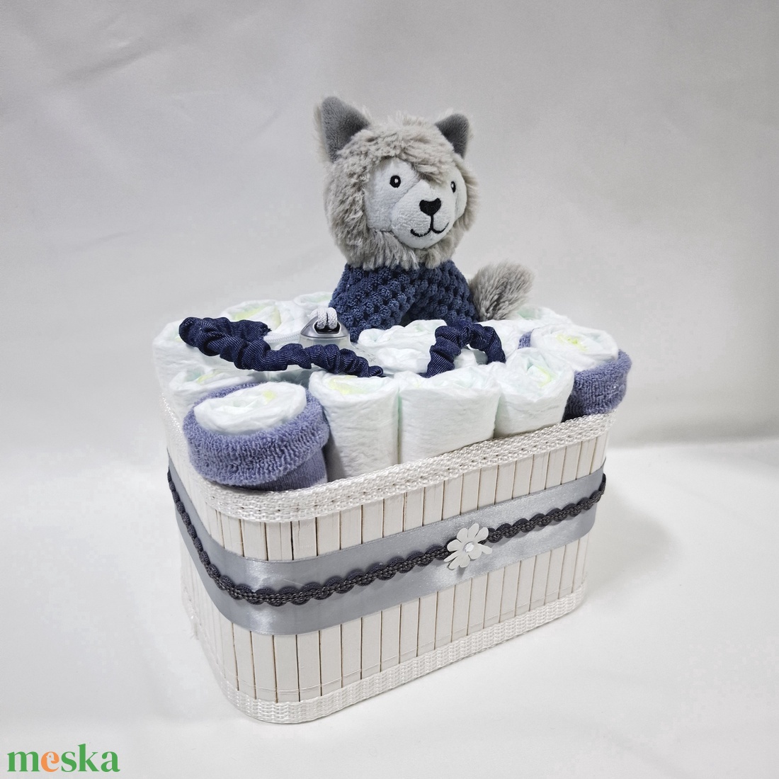 Kis farkas baba box, pelenkatorta 2-5 kg pelenkatorony, babaváró csomag, kelengye - baba - mama - pelenkázó, babafürdető kellékek - pelenkatorta - Meska.hu