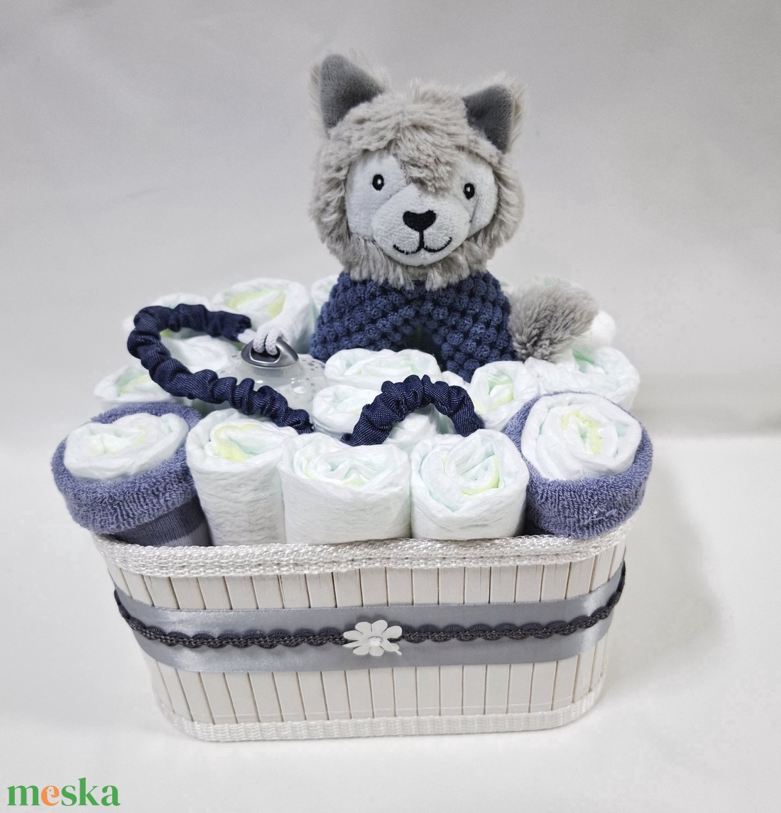 Kis farkas baba box, pelenkatorta 2-5 kg pelenkatorony, babaváró csomag, kelengye - baba - mama - pelenkázó, babafürdető kellékek - pelenkatorta - Meska.hu