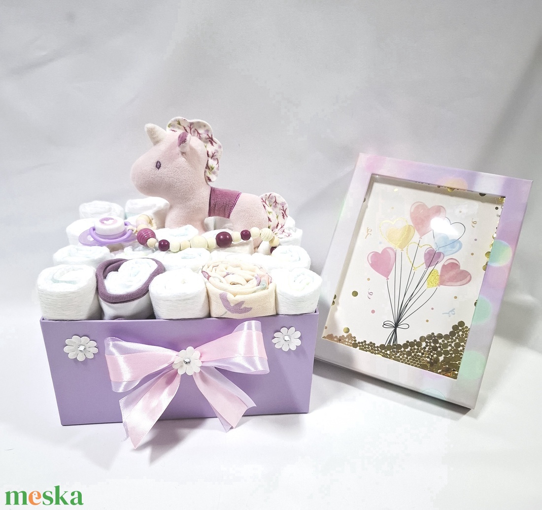 Egyszarvú cumilánccal baba box, pelenkatorta 3-6 kg pelenkatorony, babaváró csomag, baba kelengye - baba - mama - pelenkázó, babafürdető kellékek - pelenkatorta - Meska.hu