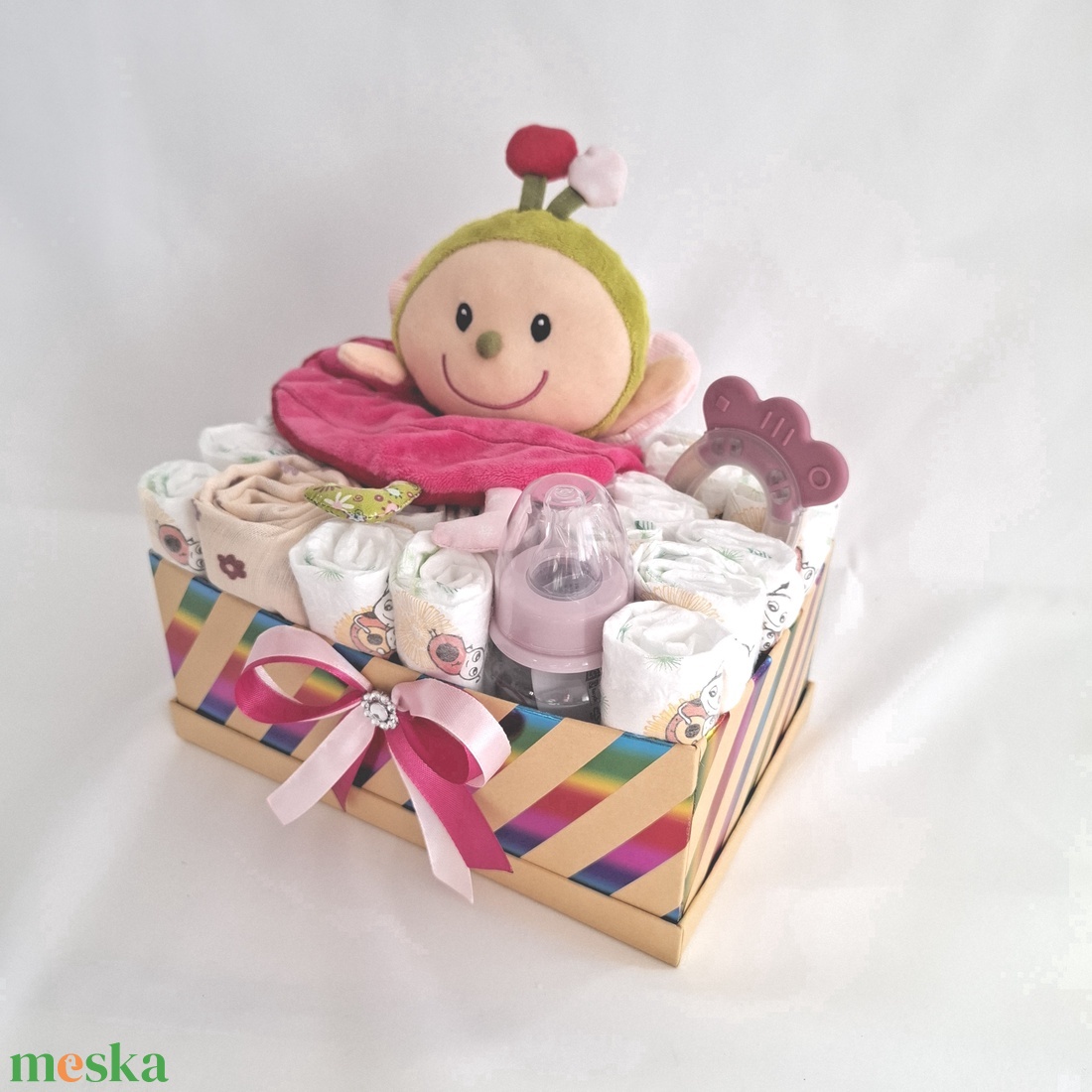  Katicabogár pelenkatorony, 2-5 kg pelenkatorta, babaváró csomag , kelengye - baba - mama - pelenkázó, babafürdető kellékek - pelenkatorta - Meska.hu