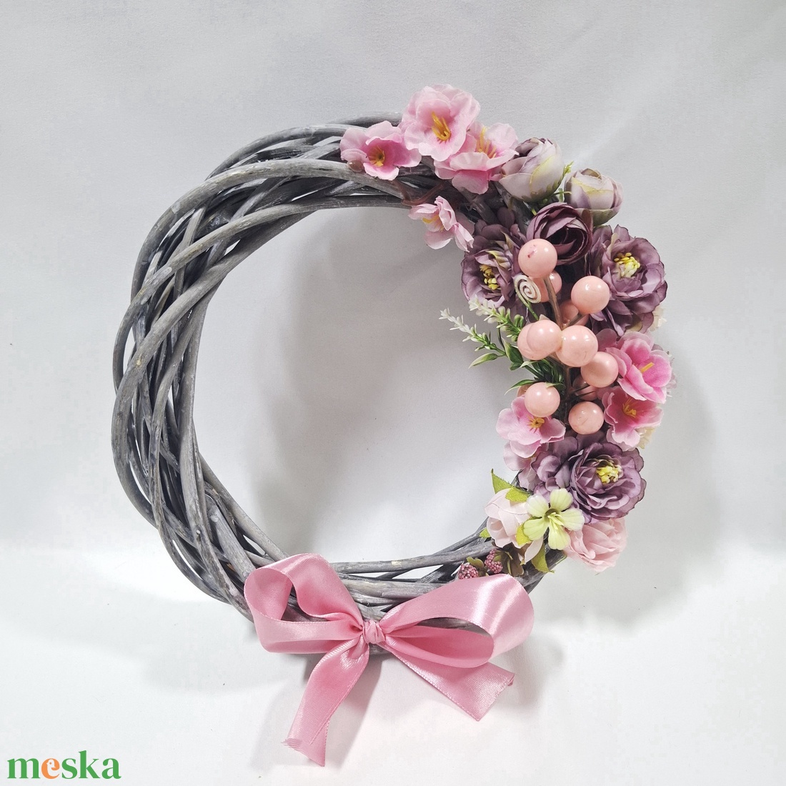 Virágos koszorú, ajtódísz, ablakdísz, kopogtató - otthon & életmód - dekoráció - ajtó- és ablak dekoráció - ajtódísz & kopogtató - Meska.hu