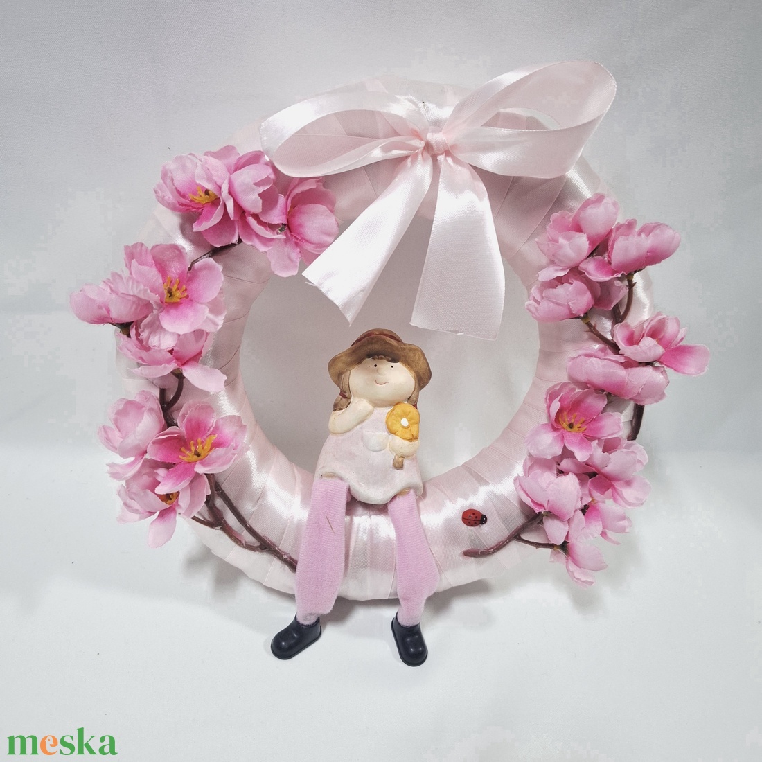 Lágyszínű virágos koszorú, ajtódísz, ablakdísz, kopogtató - otthon & életmód - dekoráció - ajtó- és ablak dekoráció - ajtódísz & kopogtató - Meska.hu