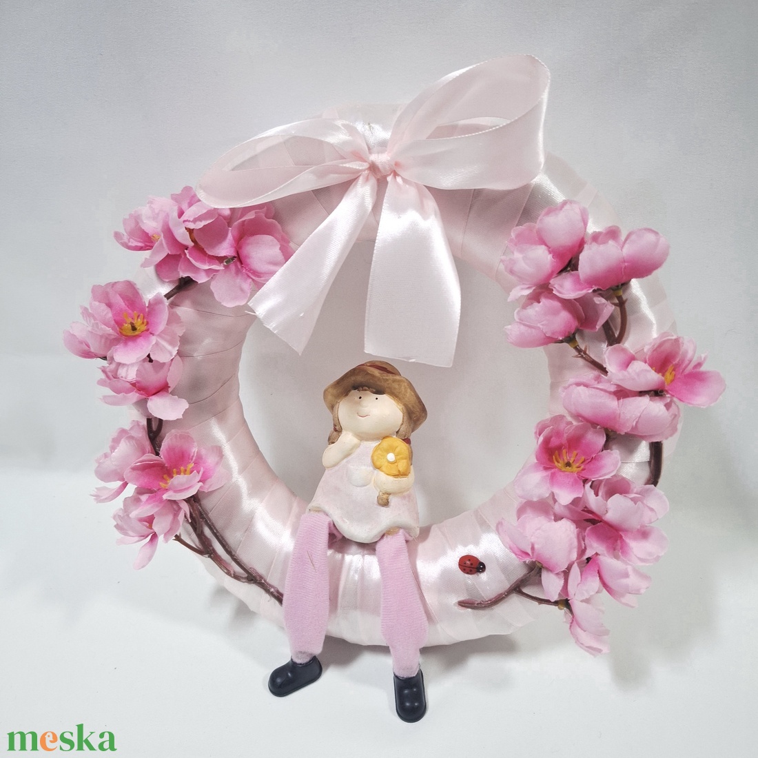 Lágyszínű virágos koszorú, ajtódísz, ablakdísz, kopogtató - otthon & életmód - dekoráció - ajtó- és ablak dekoráció - ajtódísz & kopogtató - Meska.hu