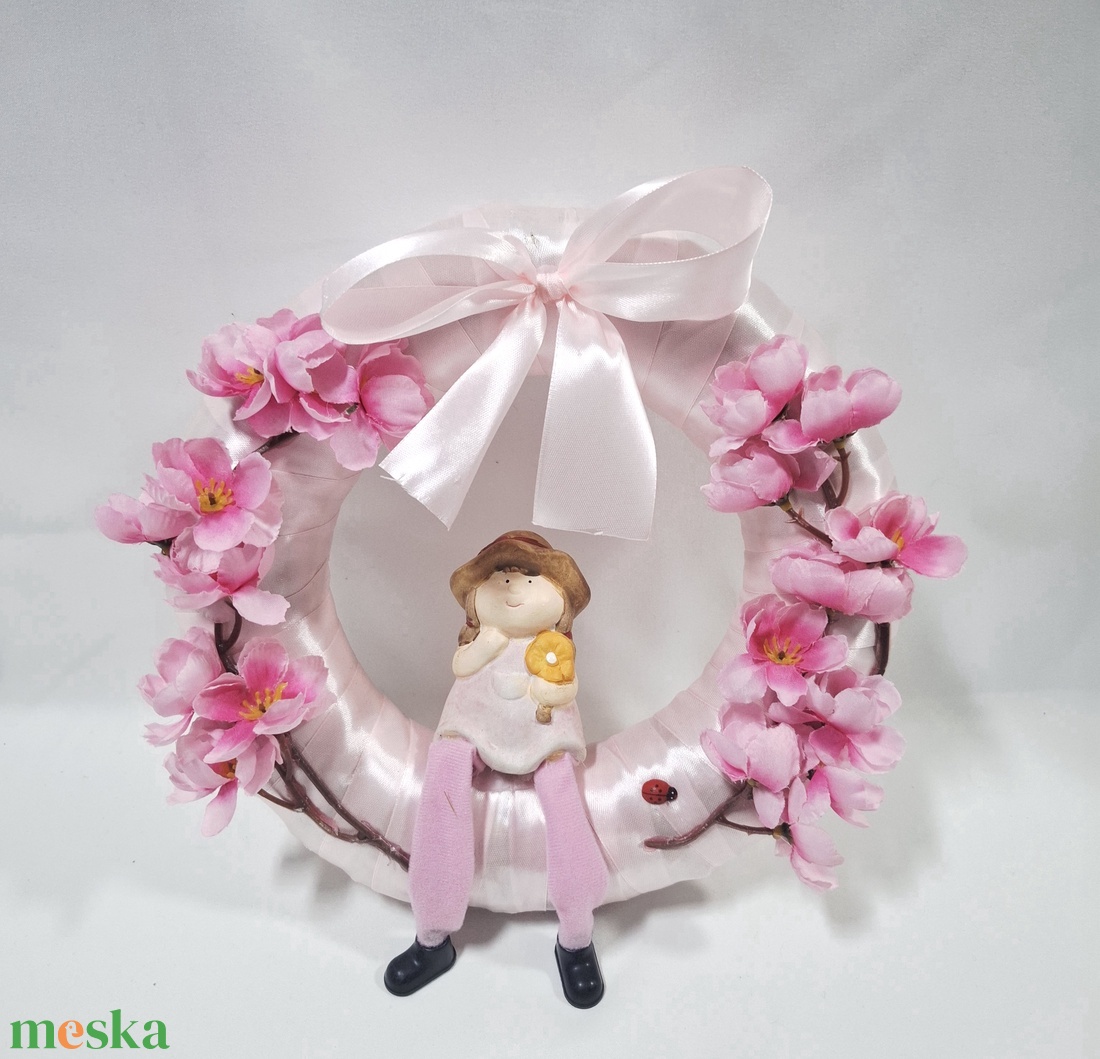 Lágyszínű virágos koszorú, ajtódísz, ablakdísz, kopogtató - otthon & életmód - dekoráció - ajtó- és ablak dekoráció - ajtódísz & kopogtató - Meska.hu